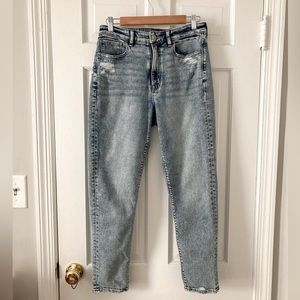 American Eagle mom jeans distressed 8
